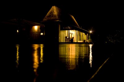 Bali 峇里 - 烏魯瓦圖 Uluwatu - night shot from inside pool