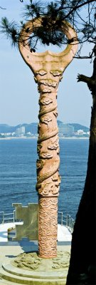 Qiandao Lake 千島湖 - 3 photo panorama of the key statue on lock island