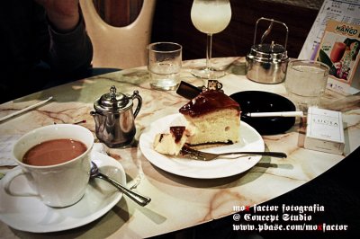 Osaka 大阪 - Coffee, Cheesecake, Cigarette......heaven