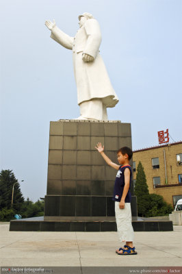 Changchun 長春 - Local Film Studio 影城 - Ambrose and Mao statue in front of a film studio