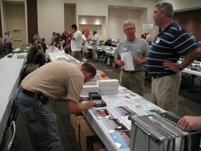 Loren Casey (right, in blue shirt) talking to Lon Bathurst at Tangent Scale Models Table