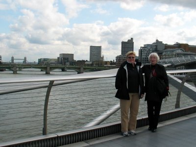 London - Millenium Bridge - Mom & Sandy