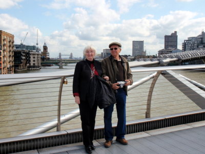 London - Millenium Bridge - Mom & Dad