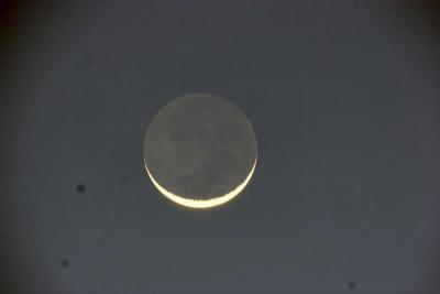 Day and half old with earthshine small 2.jpg