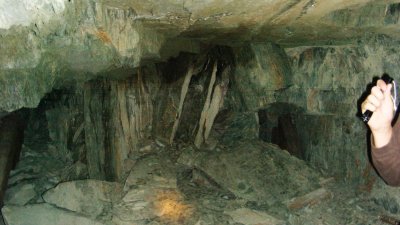 Collapsed Roof - Guillotine-Like Rock