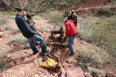 Machinery for Raising an Ore Bucket