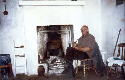 Owenie ODonnell Fireside 1994.psd