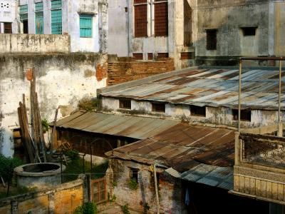 Houses, backyards near Scindhia ghat, Varanasi.