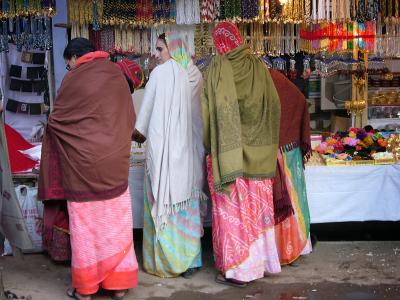 Women shopping, Pushkar.