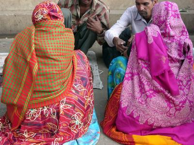Women conversing with two men, Pushkar.
