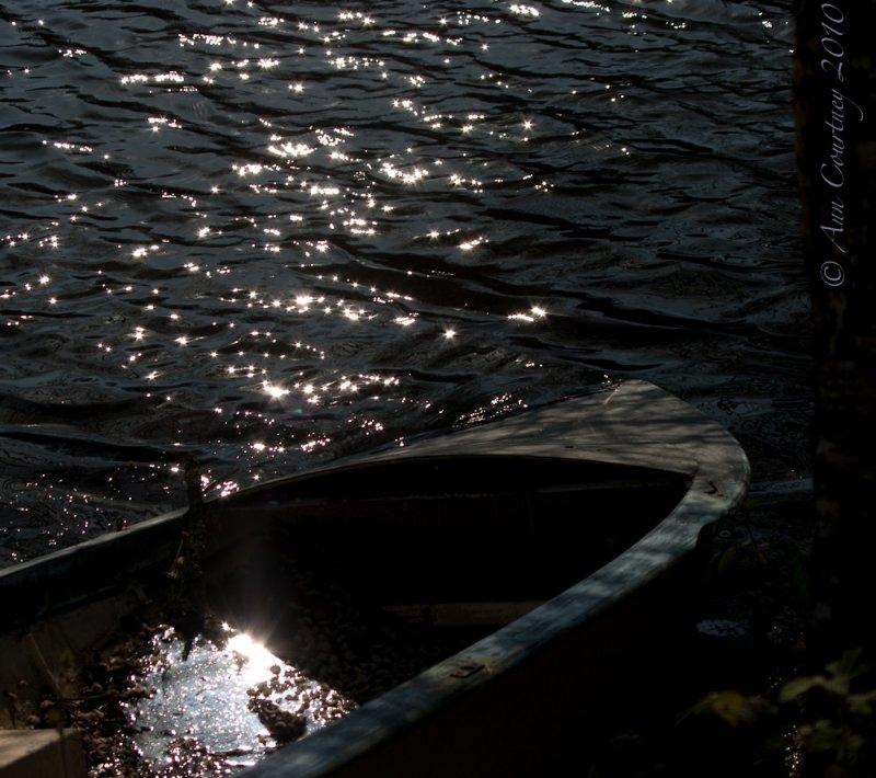 Un bateau sur le lac