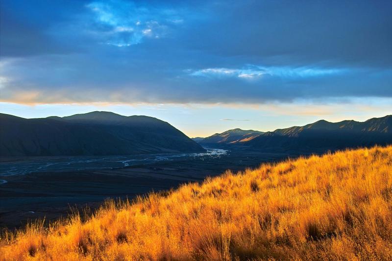 Sunrise above the Rangitata river