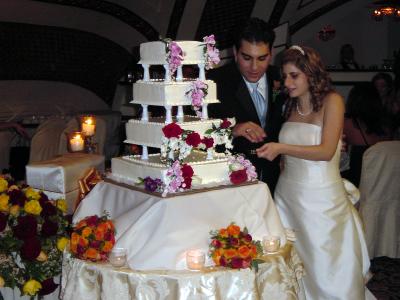 Maria and Tommy cutting the cake