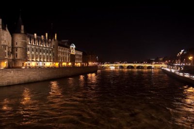 Quai des Orfvres by night