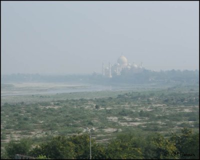 6105 Taj Mahal seen from Red Fort.jpg