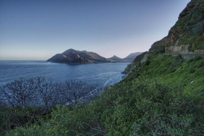 Hout Bay and Hangberg from Chapmans Peak overlook _DSC0168