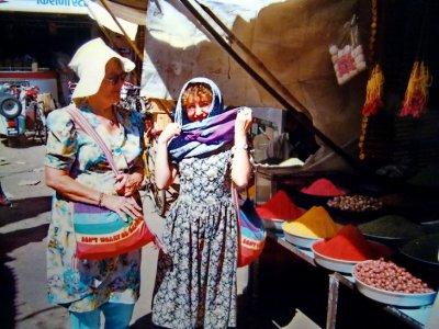 Mum & Jasmine shopping in Ahmednagar Jan 1990