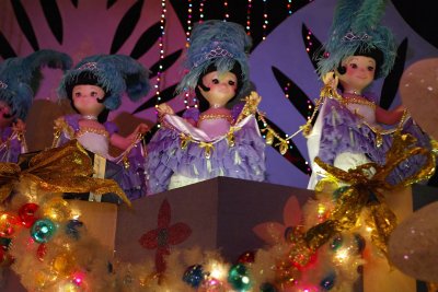 It's a small world, DL Holiday