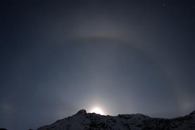 Moon halo (22 deg)