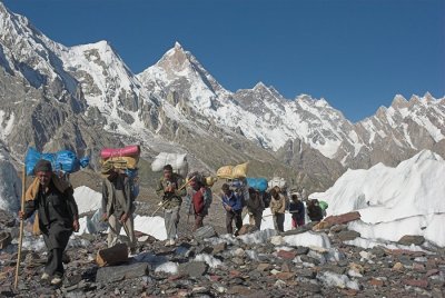 Setting off from Goro II camp