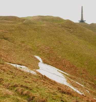 Cherhill  White  Horse, Oldbury  ramparts  and  the  Monument.