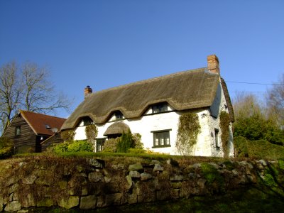 White  cottage , front  view.