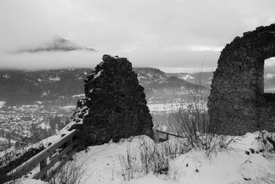 Werdenfels Ruines Hike