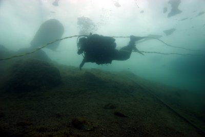 Working Diver starting dive
