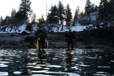 Phil and Claire going in for the drift @ Deer.. Claire's 100th dive!!