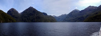 lake manapouri