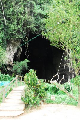 Entrance to White Cave