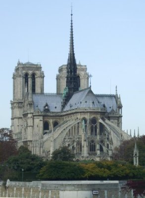 Notre Dame showing flying butresses.jpg