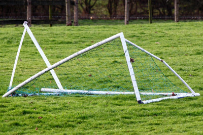 Triangular goalposts