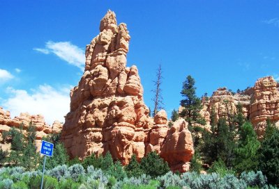 Driving into Bryce Canyon