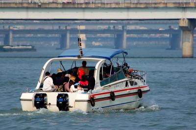 A motorboat from Dadaocheng Wharf (j_LXY) to Fisherman Wharf.