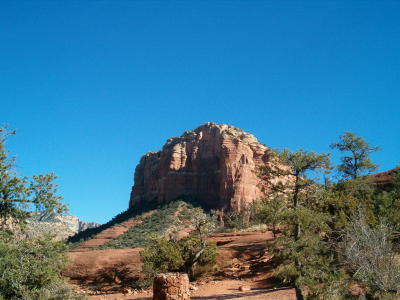 Trail marker part way up Bell Rock Courthouse Butte straight ahead.JPG