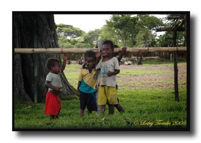 Tanna-kids-hanging-out.jpg