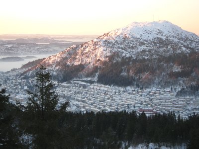 Mountain Lvstakken - view from the path to Rundemannen