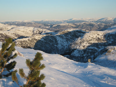 ski downhill from Rundemannen to Hyttelia
