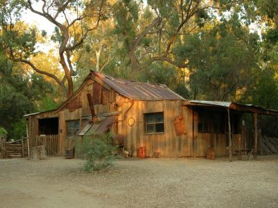 Drover's Woolshed late in the day