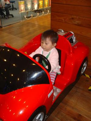 Will she be a good driver ? (16-12-2005)