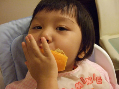 Eating orange (12-9-2006)