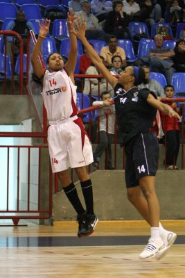 Anderson shoots