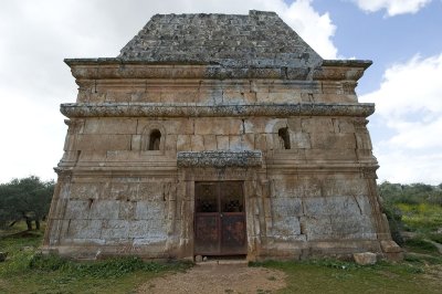 Dead cities from Hama april 2009 8791.jpg