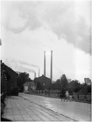 Geleen - Groenseykerstraat met links de ingang naar de St. Augustinusschool