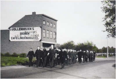 SS-Mijnwerkers op weg naar gevangen kamp in Graetheide