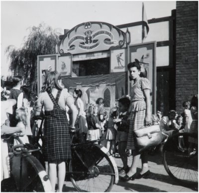 Geleen 1948 poppenspel.jpg