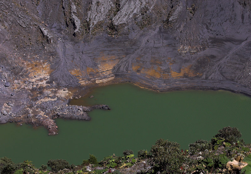Irazu Volcano  Diego de la Haya crater.jpg
