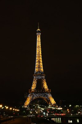 Eiffel Towet at night