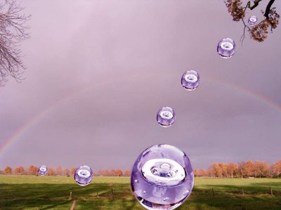 Regenboog met glasbollen.jpg
